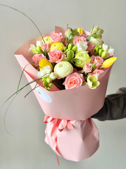 Armastus on... Grand Bouquet rooside, tulbi ja ranunkulustega | Букет "Любовь это..." с розами, тюльпанами и ранункулу | "Love is..." Grand Bouquet with roses, tulips, and ranunculus