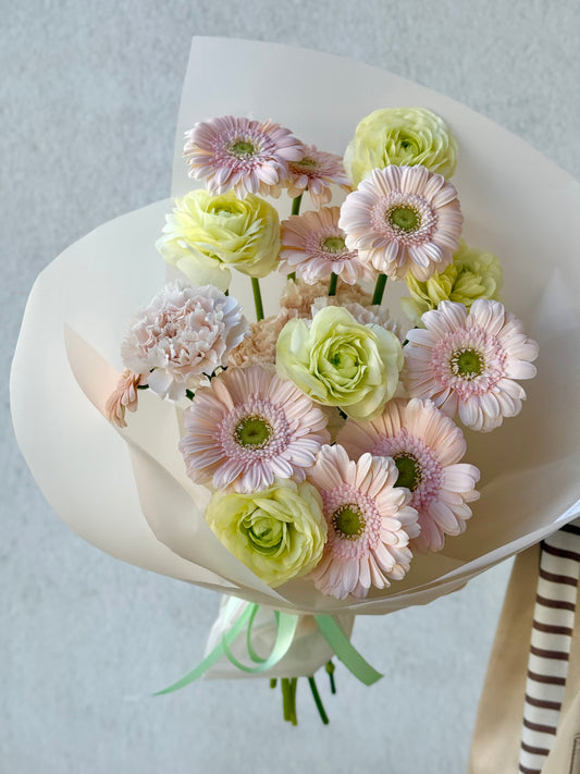 "Creme Brûlée" Art Bouquet – BloomRoom.ee, fresh flowers in Tallinn