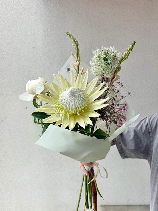 "Exotic Mix" Art Bouquet – BloomRoom.ee, fresh flowers in Tallinn