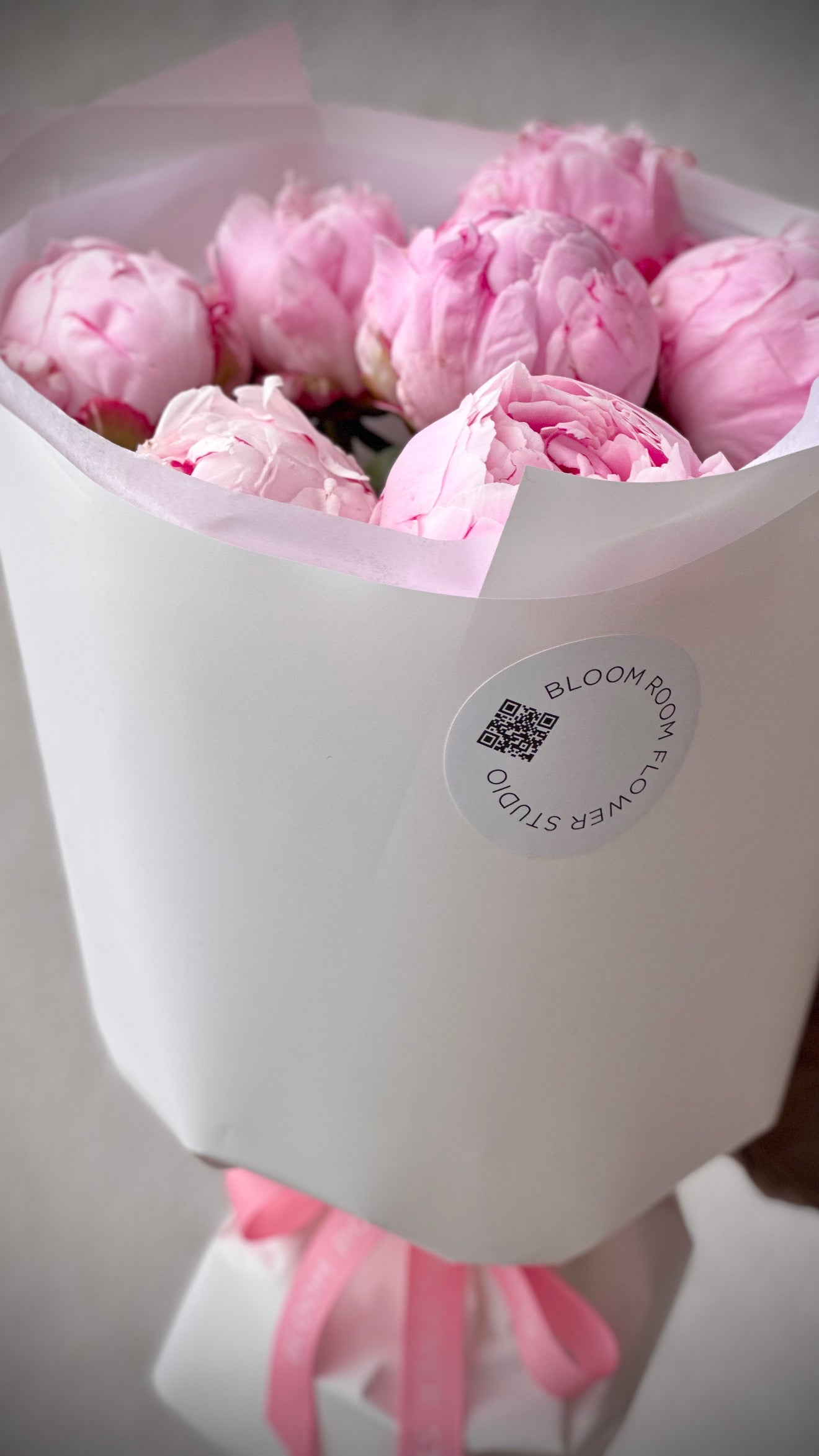 Roosa "Sarah Bernard" pojengide kimbu premium lillesebras | Розовый букет пионов 'Сара Бернар' премиум класса | Luxury pink 'Sarah Bernard' peony bouquet