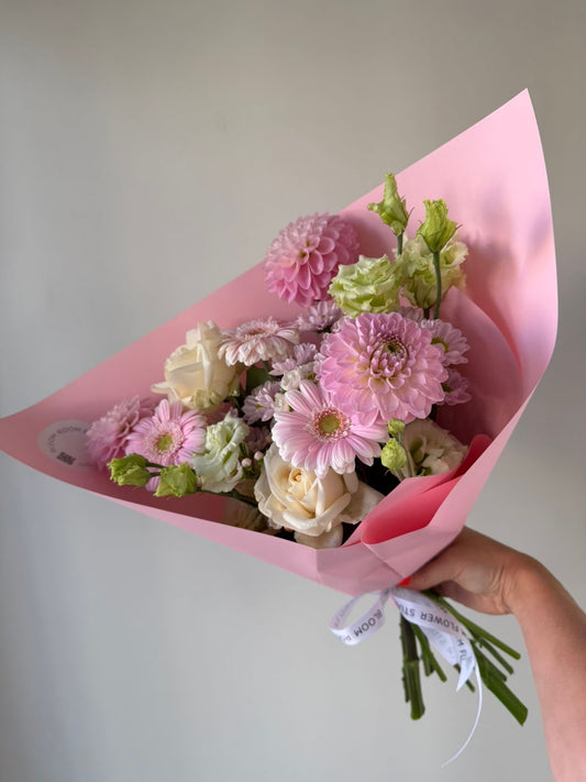 “Pink pillow” art bouquet – BloomRoom.ee, fresh flowers in Tallinn
