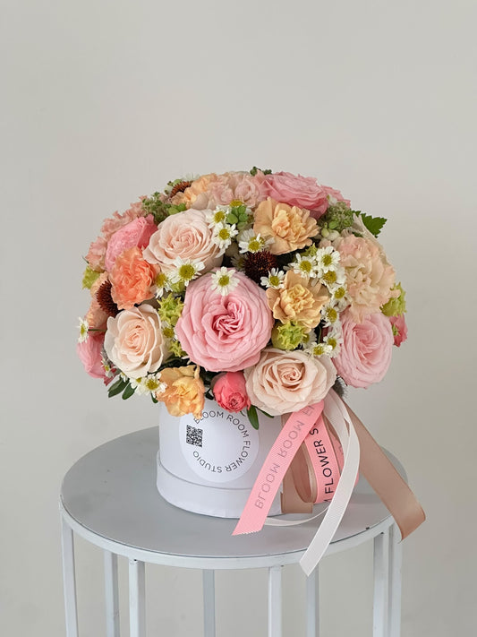 Mini Bloom Box «Summer breeze» – BloomRoom.ee, fresh flowers in Tallinn