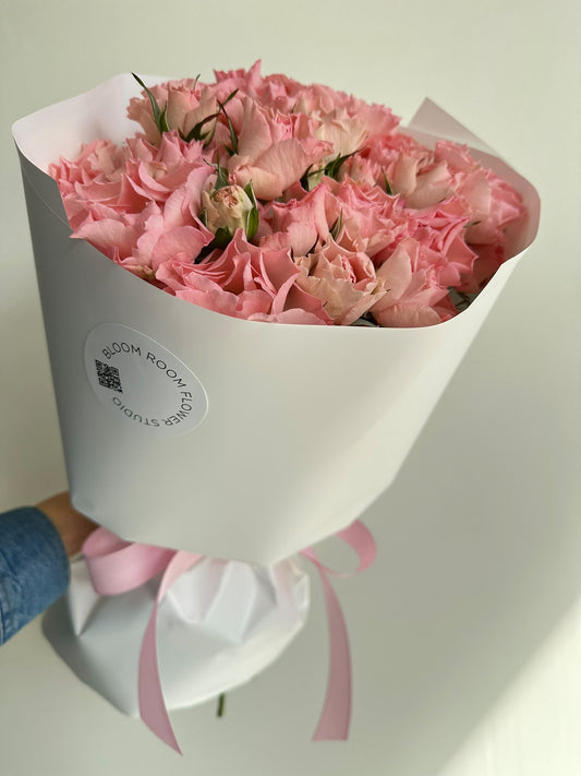 "I’m in love 🥰 “ Bouquet – BloomRoom.ee, värsked lilled Tallinnas