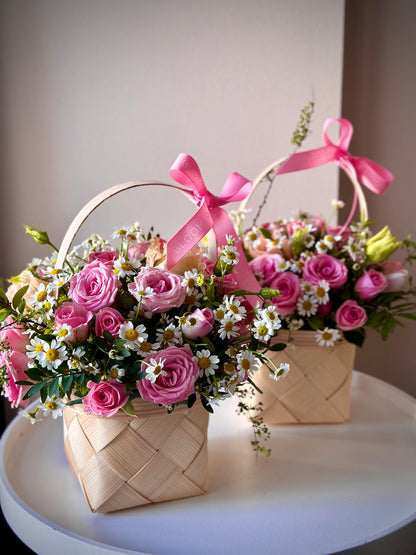 Kaks mini korvi rooside ja karikakarde lilledega | Два мини-корзинки с розами и ромашками | Two mini baskets with roses and daisies