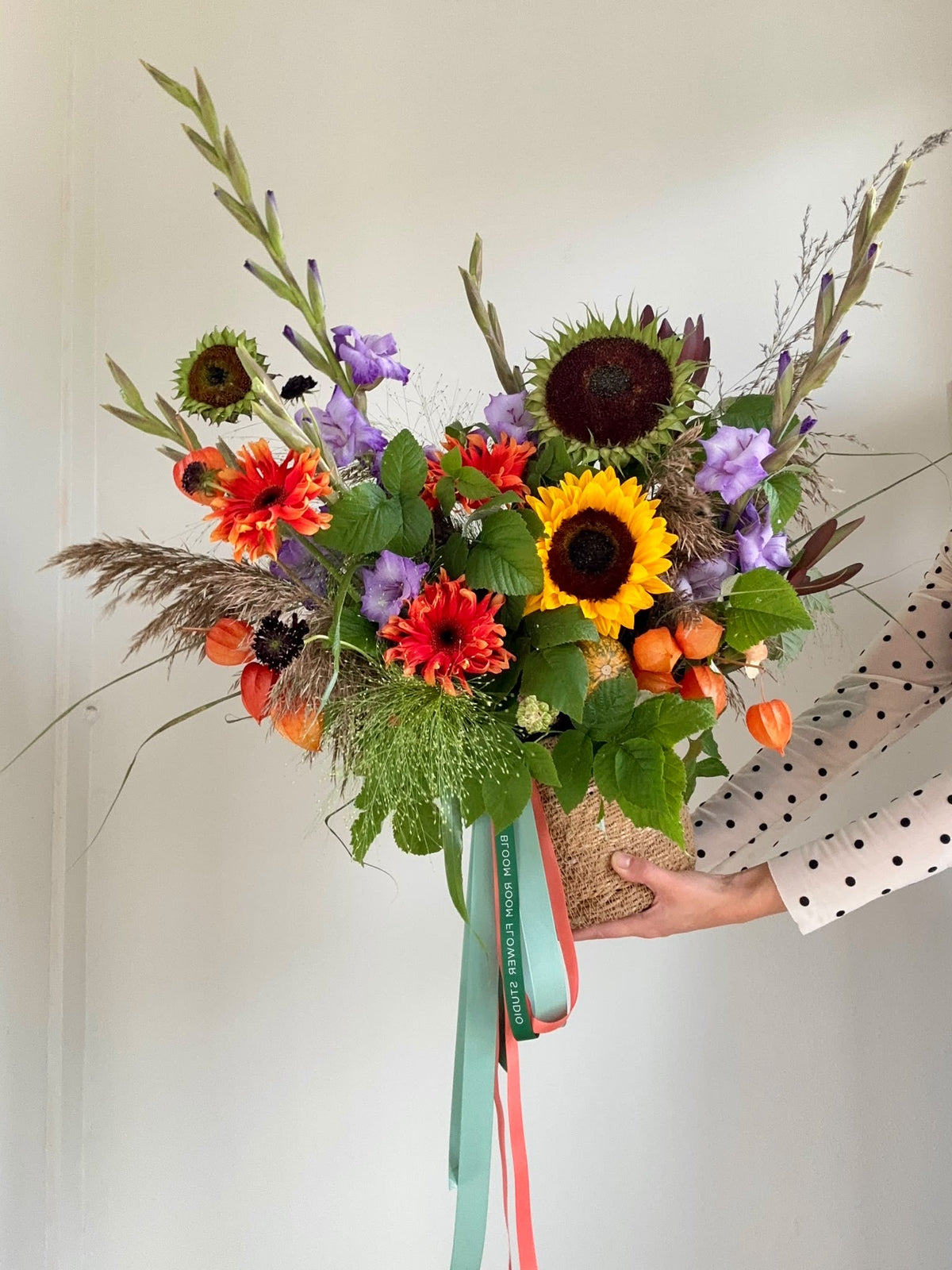 Flower bascet with seasonal bloomers 🧡