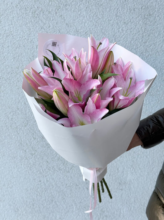 "Lilies of your Heart "  Grand Bouquet – BloomRoom.ee, värsked lilled Tallinnas