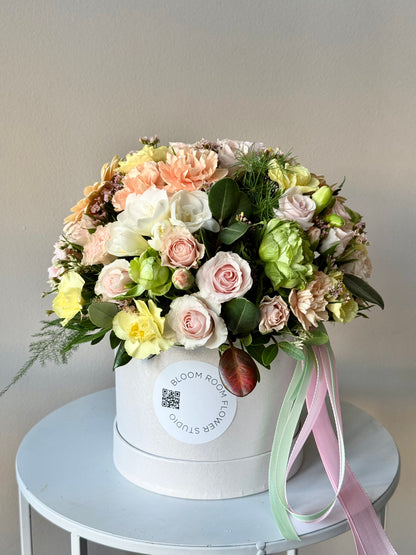 Midi Bloom Box luksuslik lillekimp kaunis kasti | Роскошная цветочная композиция Midi Bloom Box в коробке | Luxury flower arrangement Midi Bloom Box in a box