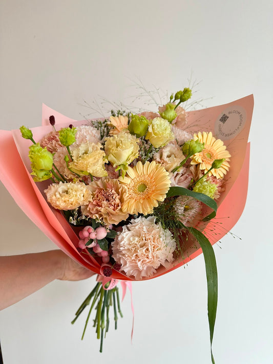 “Crunchy caramel” art bouquet – BloomRoom.ee, fresh flowers in Tallinn