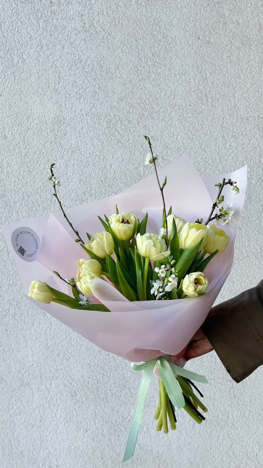"First Love" Art Bouquet – BloomRoom.ee, fresh flowers in Tallinn