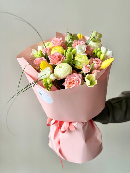 Armastus on... Grand Bouquet, roosid, tulpide, ranunkulused, fresia | Букет "Любовь это...", розы, тюльпаны,Ranunculus, фрезия | "Love is..." Grand Bouquet with roses, tulips, ranunculus, and freesia flowers.