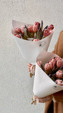 Load image into Gallery viewer, Brownie tulips

