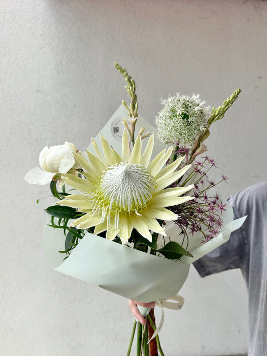 "Exotic Mix" Art Bouquet – BloomRoom.ee, fresh flowers in Tallinn