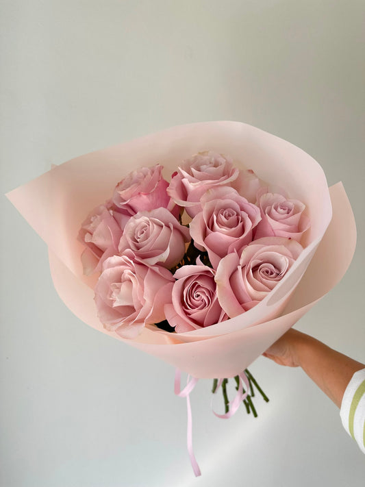 9 Ecuador Roses "Secret Garden" – BloomRoom.ee, fresh flowers in Tallinn