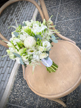 Load image into Gallery viewer, White briders bouquet 
