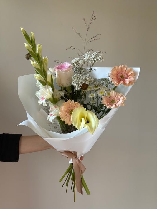 “Shine bright ” Art bouquet – BloomRoom.ee, fresh flowers in Tallinn
