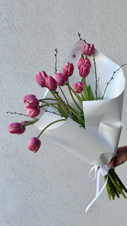 "French Kiss" Art Bouquet – BloomRoom.ee, fresh flowers in Tallinn