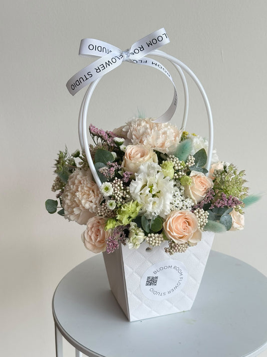 "Hold me tender" Mini Flower Bag – BloomRoom.ee, värsked lilled Tallinnas
