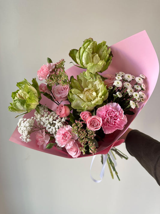 "Pistachios with rosé“ Art Bouquet – BloomRoom.ee, värsked lilled Tallinnas