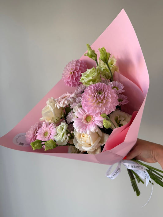 “Pink pillow” art bouquet – BloomRoom.ee, fresh flowers in Tallinn