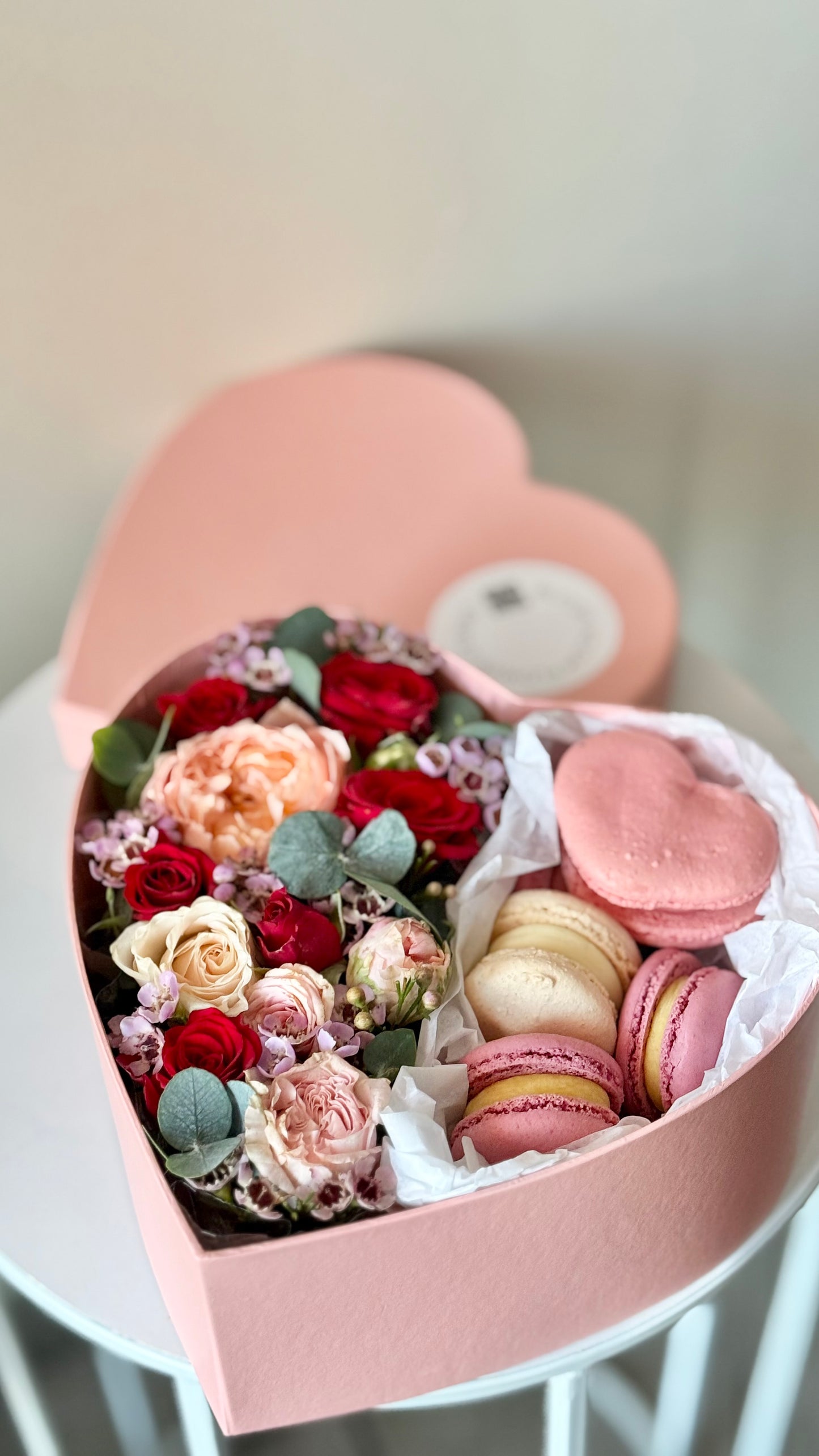 ♥️ Surprise Box with Macarons
