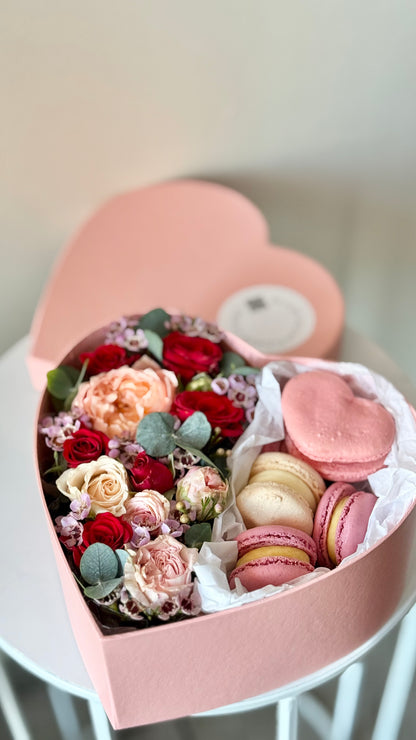 ♥️ Surprise Box with Macarons