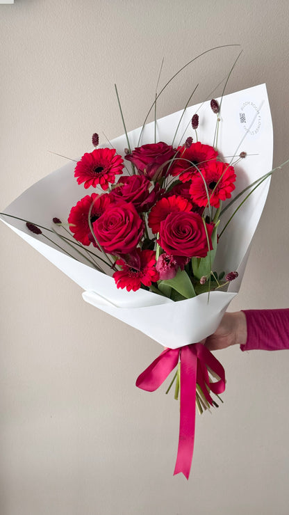 Kiss Me Art Bouquet, punased roosid ja gerberad | Букет Kiss Me, красные розы и герберы | Kiss Me Art Bouquet, red roses and gerberas