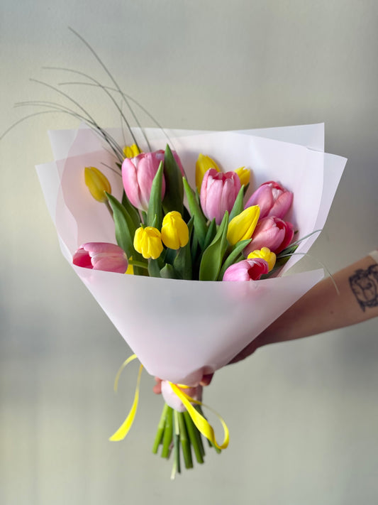 "Kiss me!" with Tulips – BloomRoom.ee, fresh flowers in Tallinn
