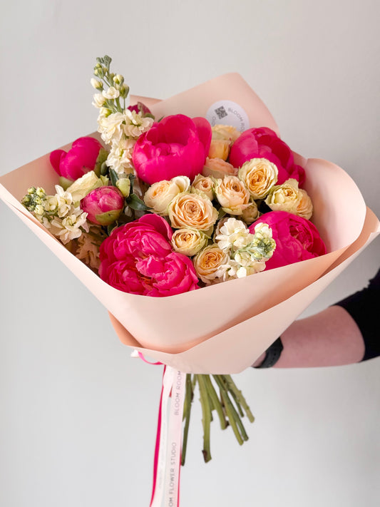 "Strawberry Mix" Grand Bouquet – BloomRoom.ee, fresh flowers in Tallinn
