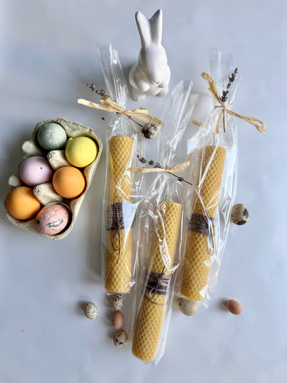 Handcrafted candles 100% natural beeswax, with herbs and essential oils. M size.