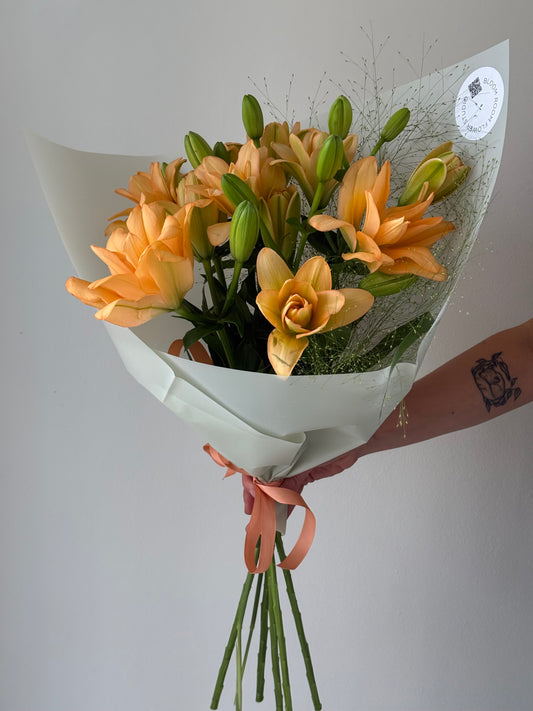 Sunset lilies – BloomRoom.ee, свежие цветы в Таллине