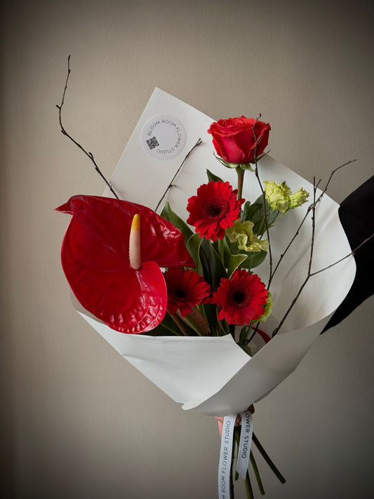 “Hot Lips” Art Bouquet – BloomRoom.ee, värsked lilled Tallinnas