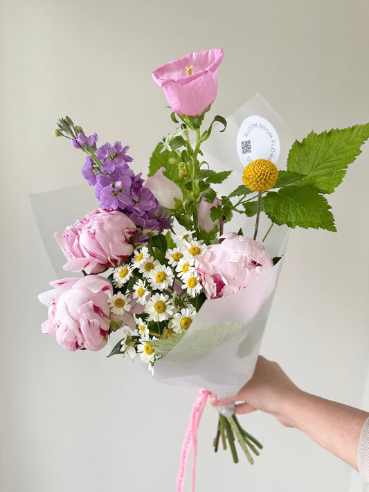 "Think Pink" Art Bouquet – BloomRoom.ee, fresh flowers in Tallinn