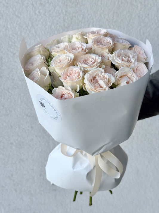 "Sofia" spray Roses – BloomRoom.ee, fresh flowers in Tallinn