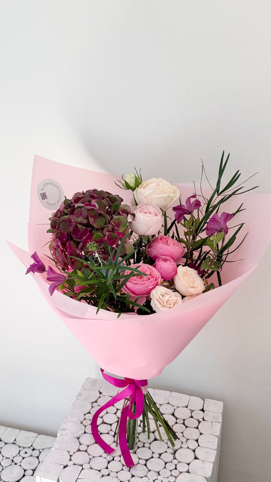 "Pink Whisper" Art Bouquet – BloomRoom.ee, värsked lilled Tallinnas