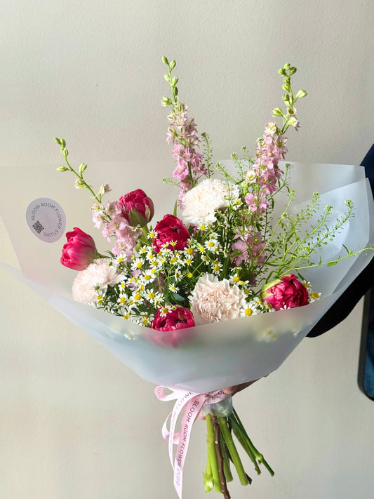 "Bloom Baby Bloom" Art Bouquet – BloomRoom.ee, fresh flowers in Tallinn