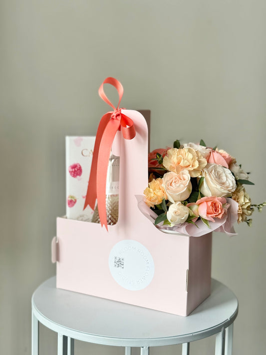 "For my Bestie!" Set of Mini Prosecco, raspberry white chocolate with Mini Flower cocktail – BloomRoom.ee, fresh flowers in Tallinn