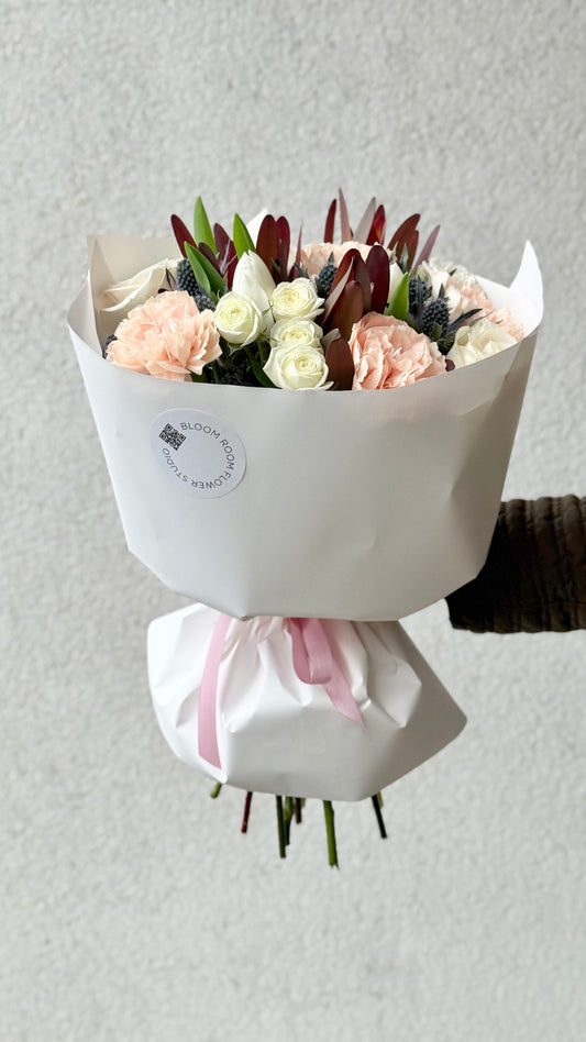 "Winter Mix" Maxi  Bouquet – BloomRoom.ee, fresh flowers in Tallinn