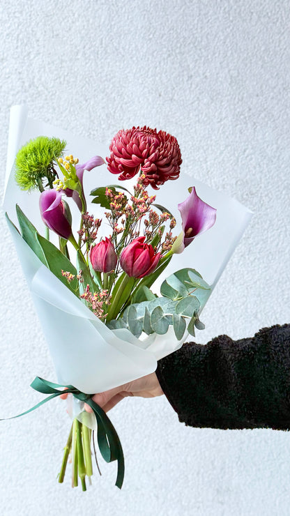 Pop Bouquet with seasonal flowers