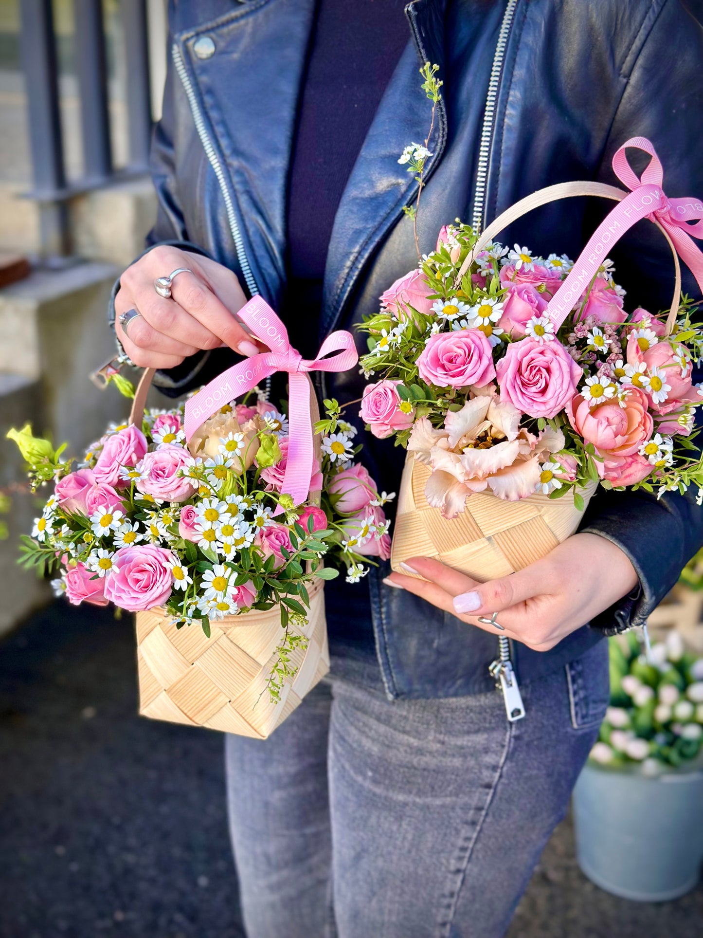 Mini korvid kaunite rooside, karikakarde ja Eustoma lilledega | Мини-корзины с красивыми розами, ромашками и Эустомой | Mini baskets with beautiful roses, daisies, and Eustoma flowers