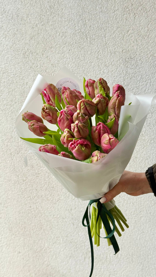 25 Pink Parrot Tulips, XL size – BloomRoom.ee, fresh flowers in Tallinn