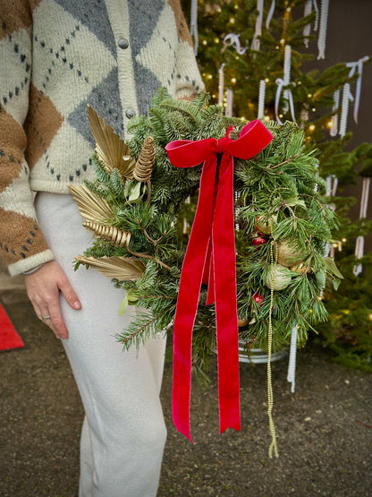 Jõulukook | Рождественский венок | Christmas wreath with red ribbon and decorative elements.