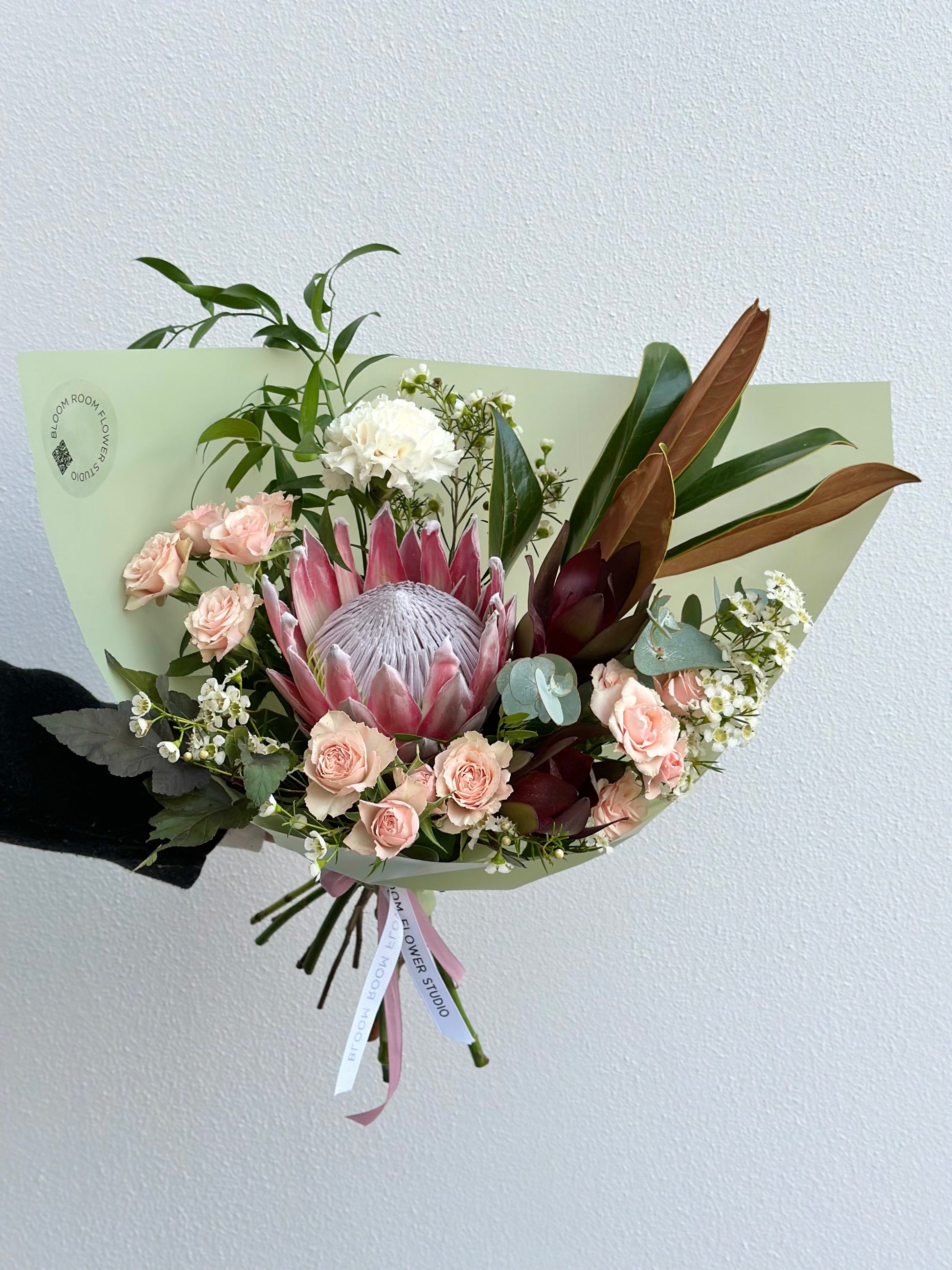Troopika lillekimp | Тропический букет цветов | Tropical floral bouquet featuring Protea King and roses