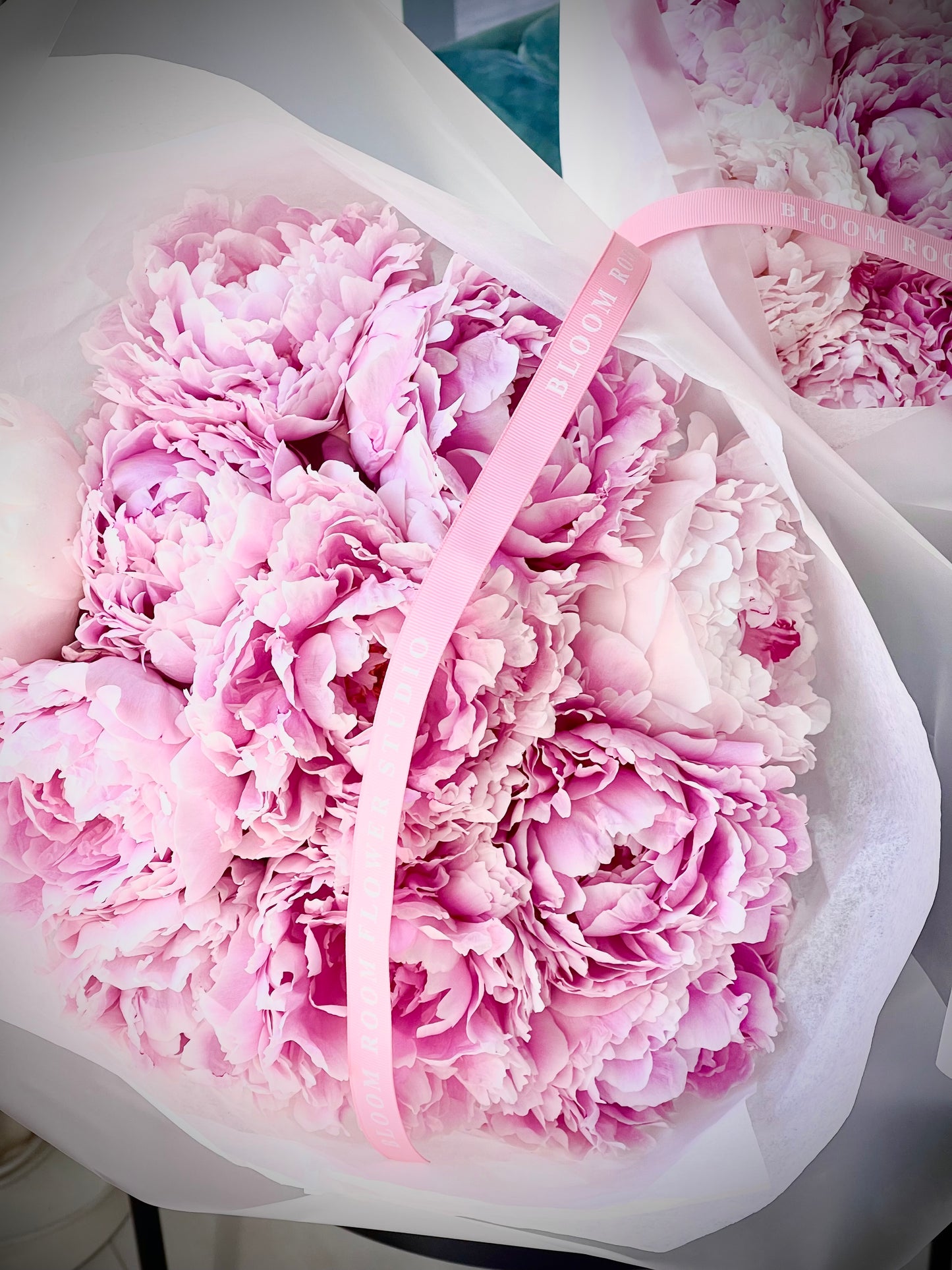 Roosa pojengide kimp premium pakendis | Розовые пионы в премиум упаковке | Premium pink peonies bouquet in elegant packaging