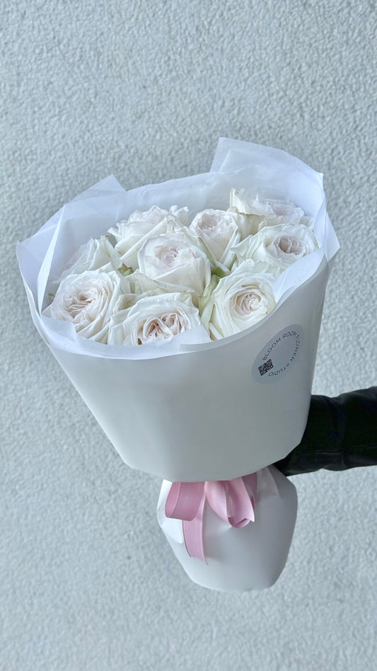 Valge O'Hara rooside kimp | Букет белых роз O'Hara | Bouquet of 9 "White O'Hara" Roses – BloomRoom.ee, fresh flowers in Tallinn
