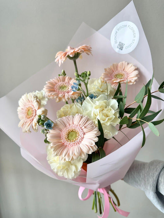 "Romantic" Mini  Bouquet – BloomRoom.ee, fresh flowers in Tallinn