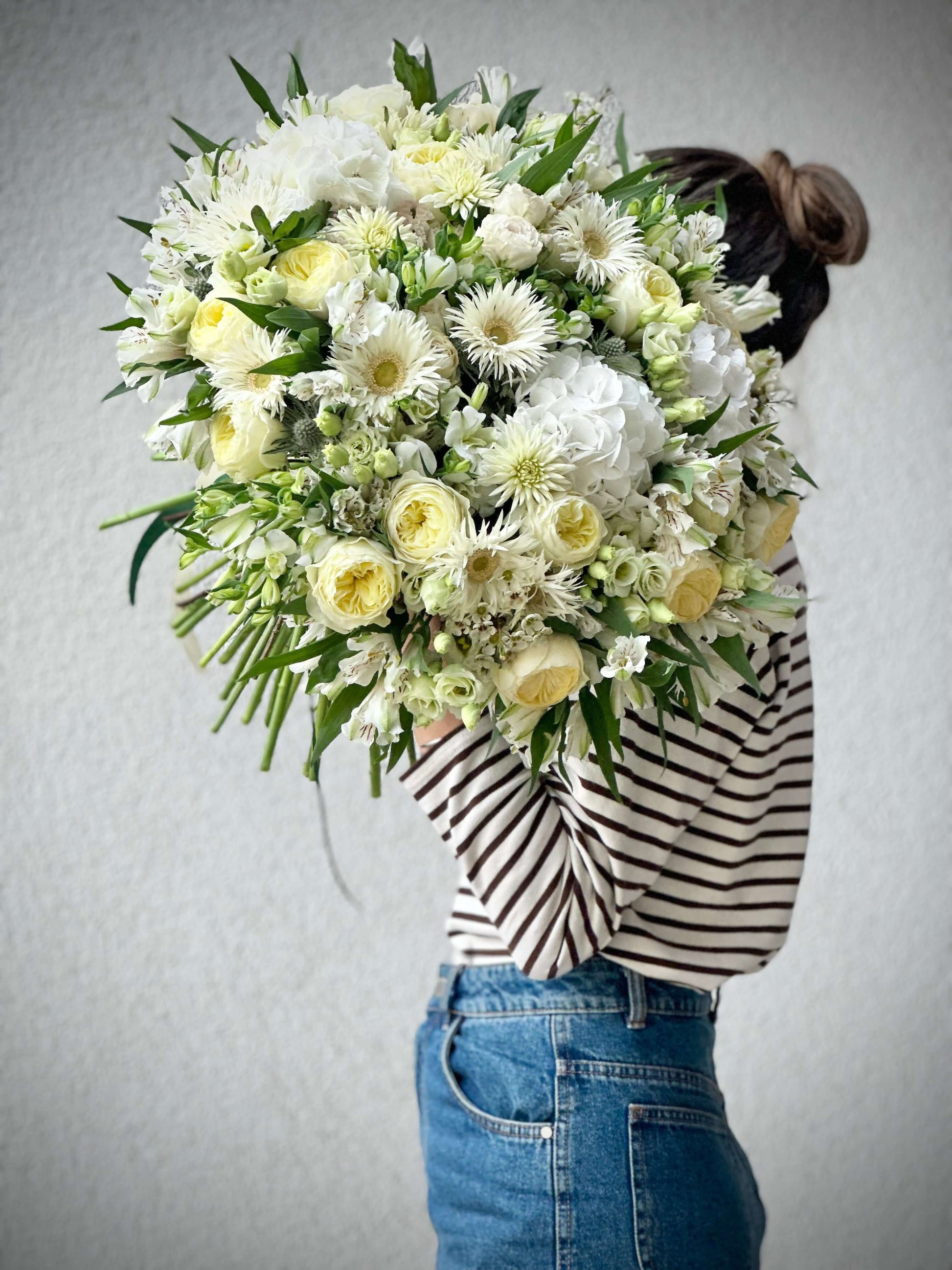 Valge lillekimppu roosidest ja gerbeeridest | Белый букет из роз и гербер | White bouquet of roses and gerberas