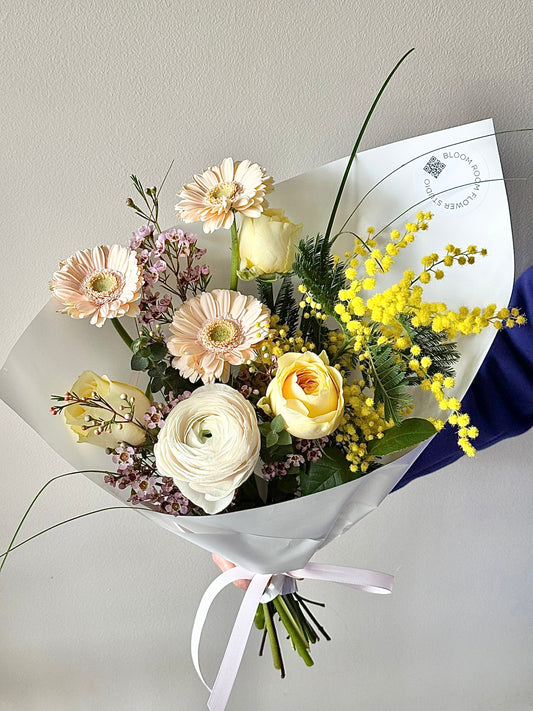 "Spring Mood" Midi Bouquet – BloomRoom.ee, fresh flowers in Tallinn