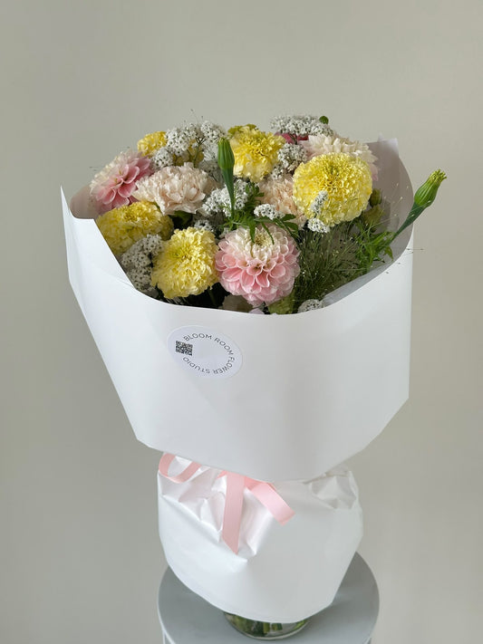 "Cloudy Sunset" Grand Art Bouquet – BloomRoom.ee, värsked lilled Tallinnas