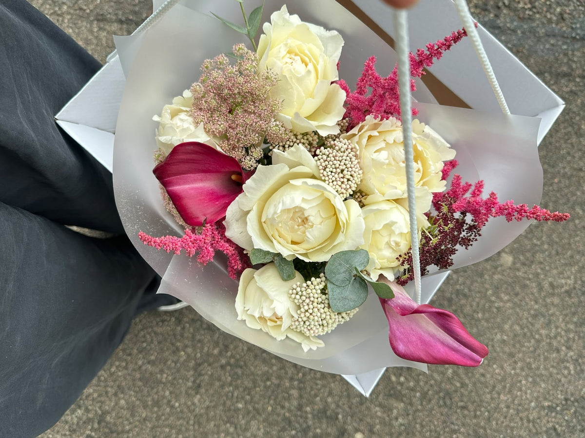 "Love is in the air” Art Bouquet