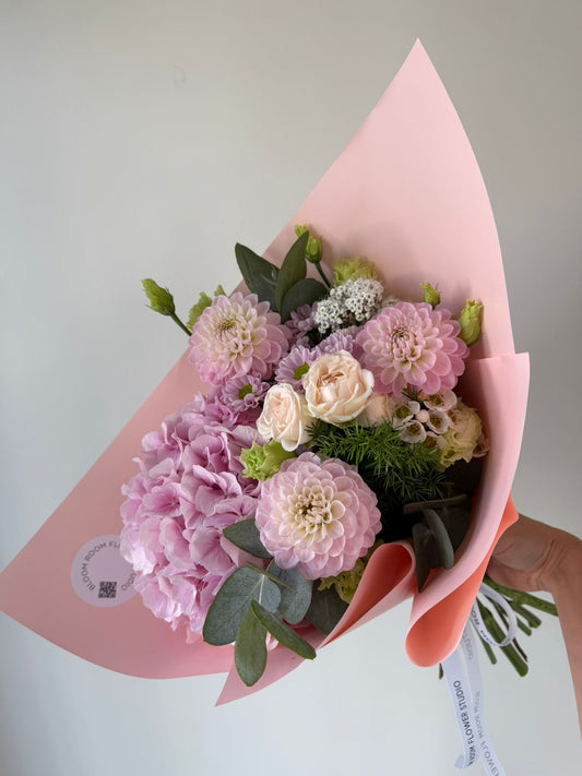 "Royal garden” Art Bouquet – BloomRoom.ee, fresh flowers in Tallinn